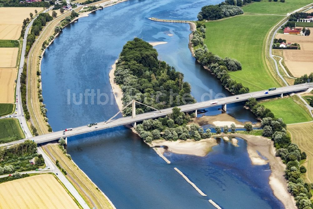 Luftbild Metten - Brückenbauwerk entlang der A3 über die Donau in Metten im Bundesland Bayern, Deutschland