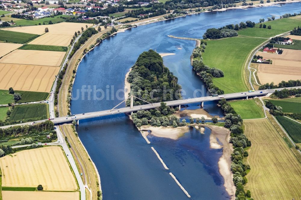 Luftaufnahme Metten - Brückenbauwerk entlang der A3 über die Donau in Metten im Bundesland Bayern, Deutschland