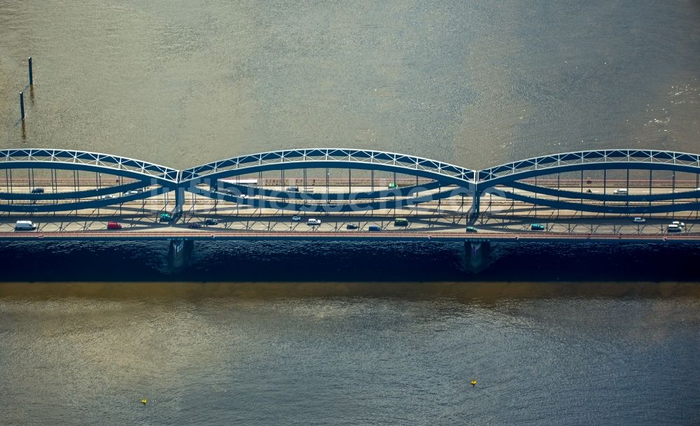 Luftaufnahme Hamburg - Brückenbauwerk entlang der Billhorner Brückenstraße über die Ufer der Norderelbe in Hamburg