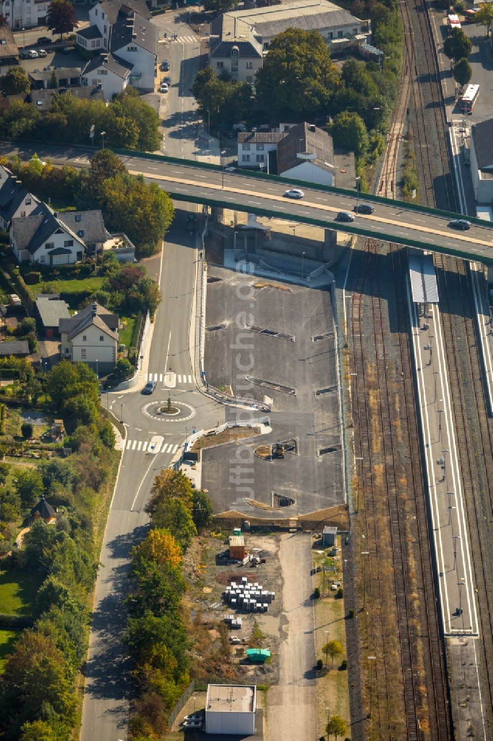 Luftbild Meschede - Brückenbauwerk entlang der Bundesstraße B55 Antoniusbrücke in Meschede im Bundesland Nordrhein-Westfalen, Deutschland