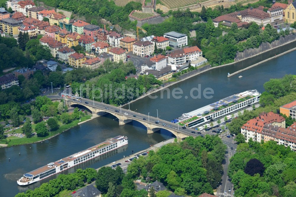 Würzburg aus der Vogelperspektive: Brückenbauwerk entlang der Donau in Würzburg im Bundesland Bayern