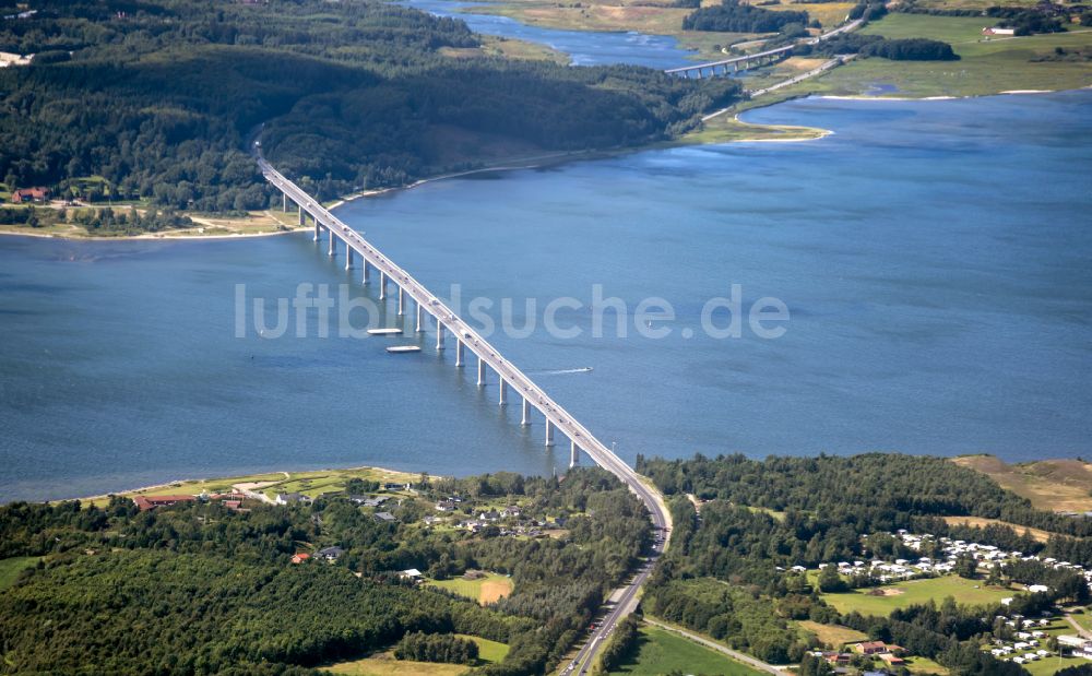 Luftaufnahme Roslev - Brückenbauwerk entlang der Fernstraße 26 Sallingssundbrücke in Roslev in, Dänemark