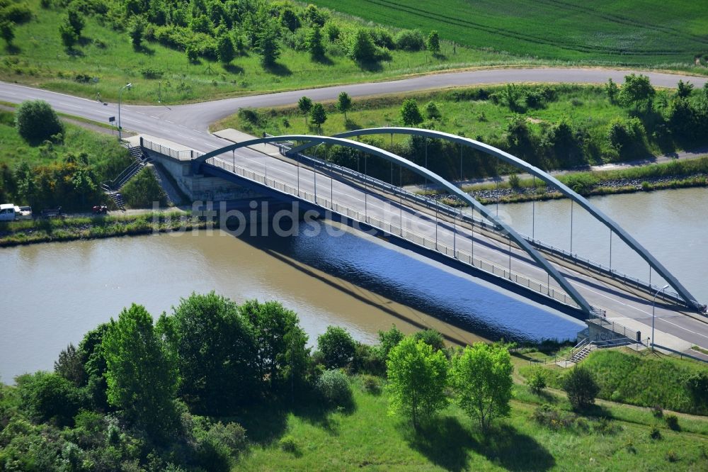 Luftbild Elbe-Parey - Brückenbauwerk entlang der Ufer des Elbe-Havel-Kanales in Elbe-Parey im Bundesland Sachsen-Anhalt