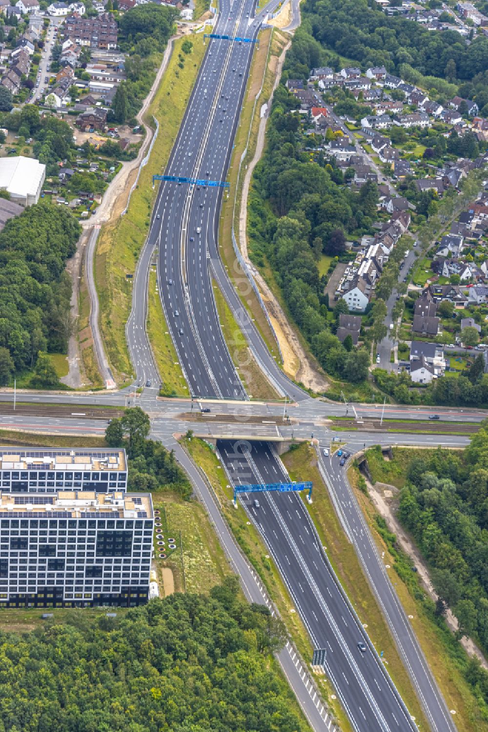 Luftbild Bochum - Brückenbauwerk entlang der Universitätsstraße in Bochum im Bundesland Nordrhein-Westfalen, Deutschland