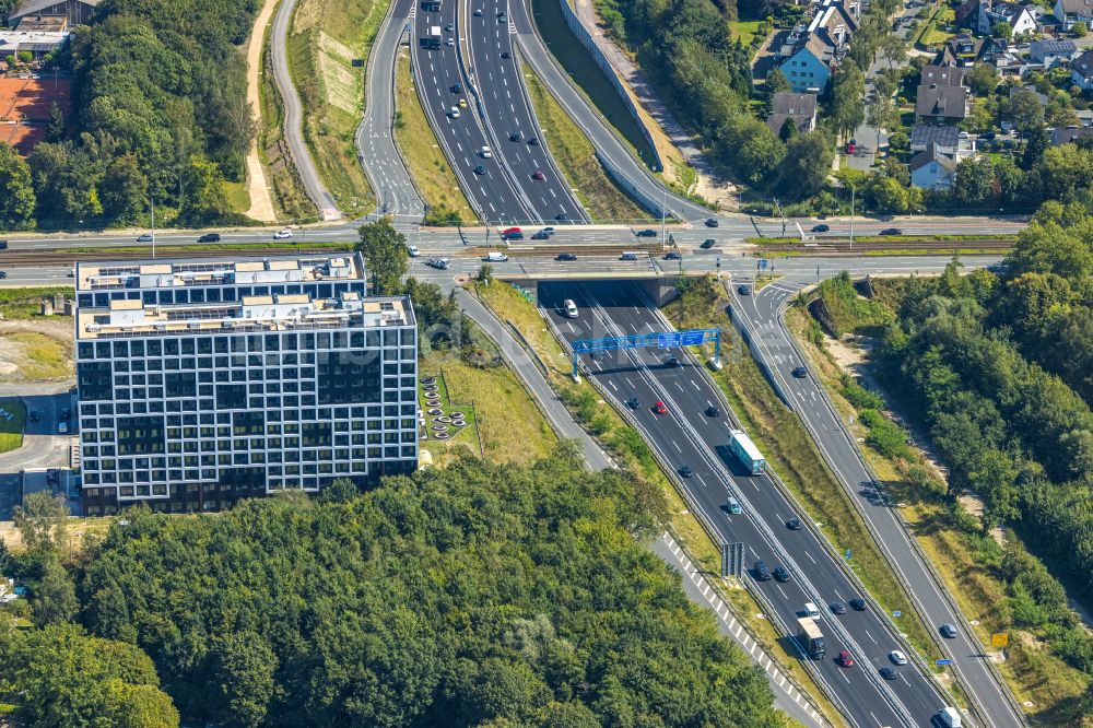 Luftaufnahme Bochum - Brückenbauwerk entlang der Universitätsstraße in Bochum im Bundesland Nordrhein-Westfalen, Deutschland