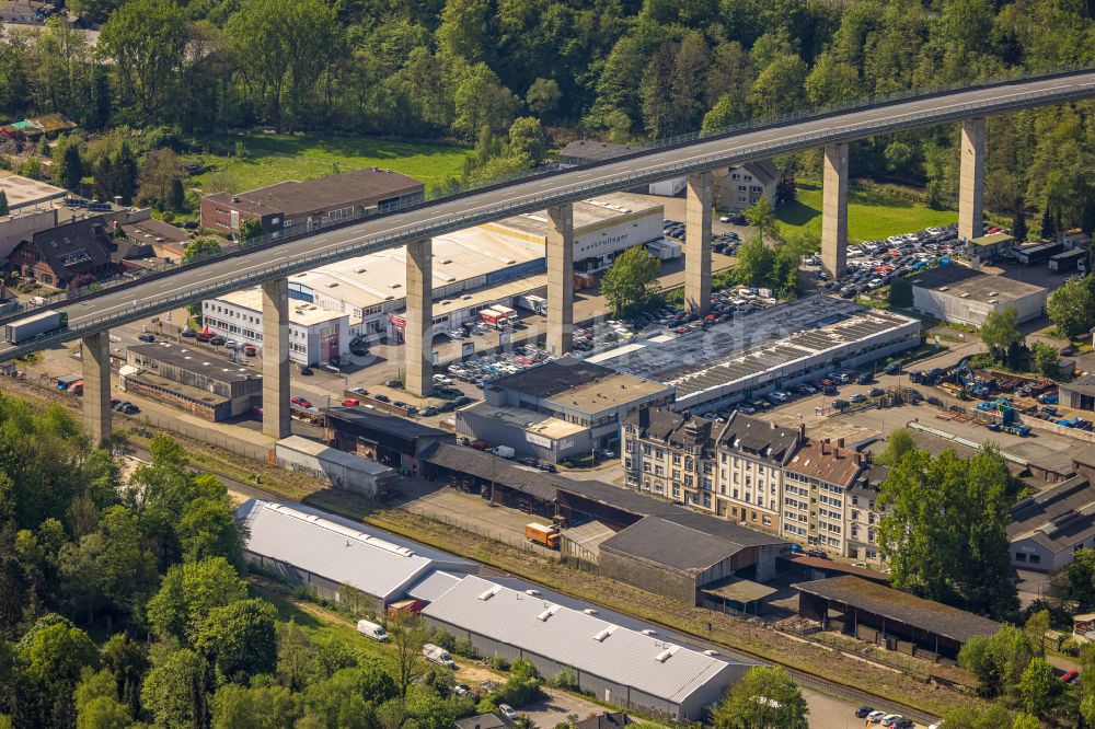 Hagen aus der Vogelperspektive: Brückenbauwerk entlang des Volmeabstieg in Hagen im Bundesland Nordrhein-Westfalen, Deutschland