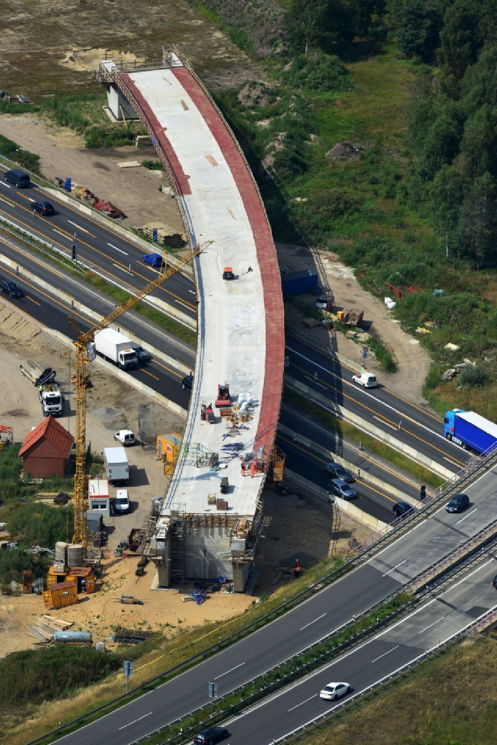 Luftbild Groß Ziethen - Brückenbauwerk der EUROVIA auf der Baustelle zum Um- und Ausbau des Autobahndreieck AD Havelland im Bundesland Brandenburg