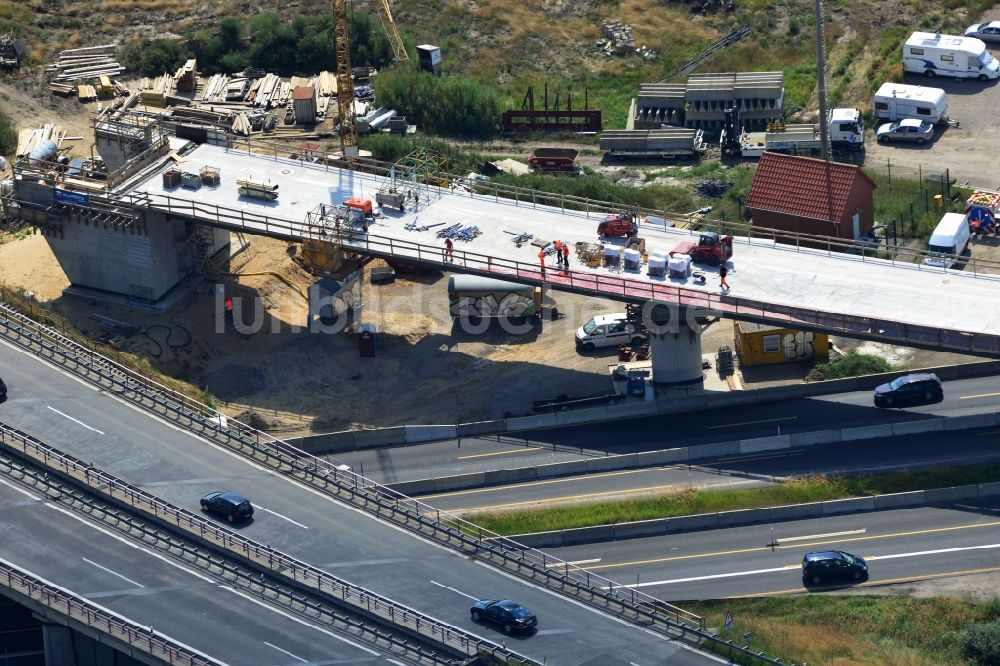 Groß Ziethen von oben - Brückenbauwerk der EUROVIA auf der Baustelle zum Um- und Ausbau des Autobahndreieck AD Havelland im Bundesland Brandenburg