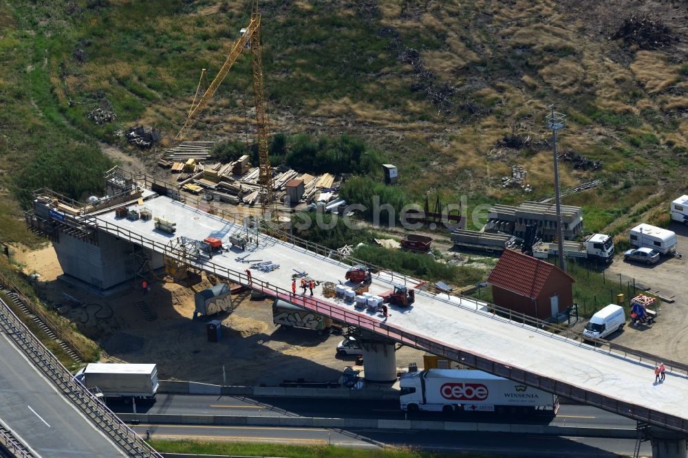 Groß Ziethen aus der Vogelperspektive: Brückenbauwerk der EUROVIA auf der Baustelle zum Um- und Ausbau des Autobahndreieck AD Havelland im Bundesland Brandenburg