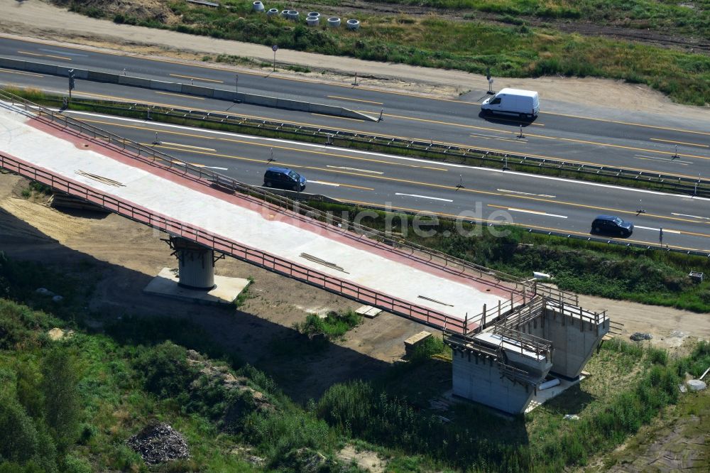 Luftbild Groß Ziethen - Brückenbauwerk der EUROVIA auf der Baustelle zum Um- und Ausbau des Autobahndreieck AD Havelland im Bundesland Brandenburg