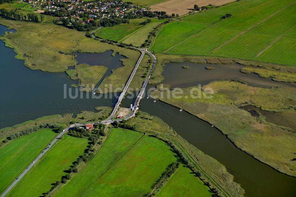 Luftbild Zingst - Brückenbauwerk Meiningenbrücke in Zingst im Bundesland Mecklenburg-Vorpommern, Deutschland