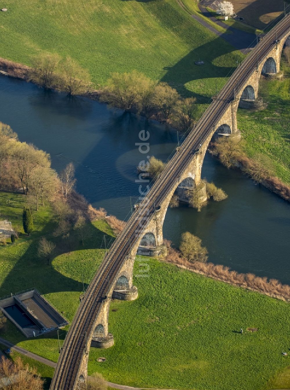 Witten aus der Vogelperspektive: Brückenbauwerk des Ruhr - Viaduktes in Witten im Bundesland Nordrhein-Westfalen