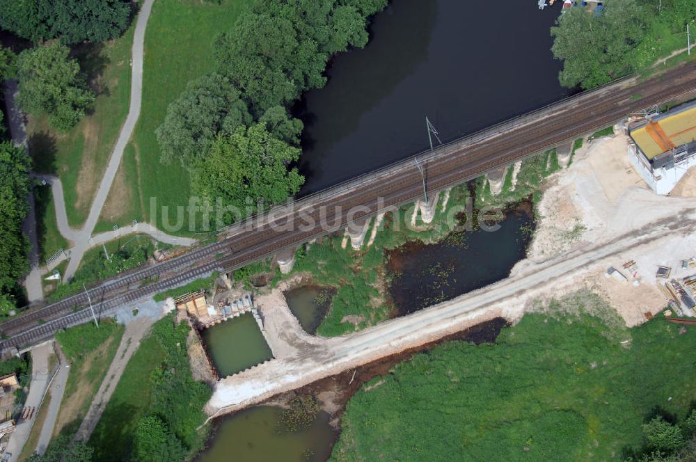 Roßlau aus der Vogelperspektive: Brückenbauwerke an der Baustelle zum Ausbau der B184 zwischen Dessau und Roßlau in Sachsen-Anhalt