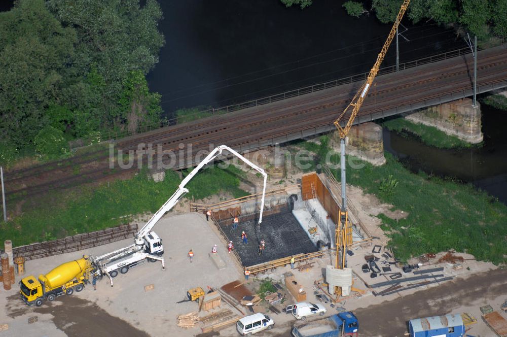 Roßlau aus der Vogelperspektive: Brückenbauwerke an der Baustelle zum Ausbau der B184 zwischen Dessau und Roßlau in Sachsen-Anhalt