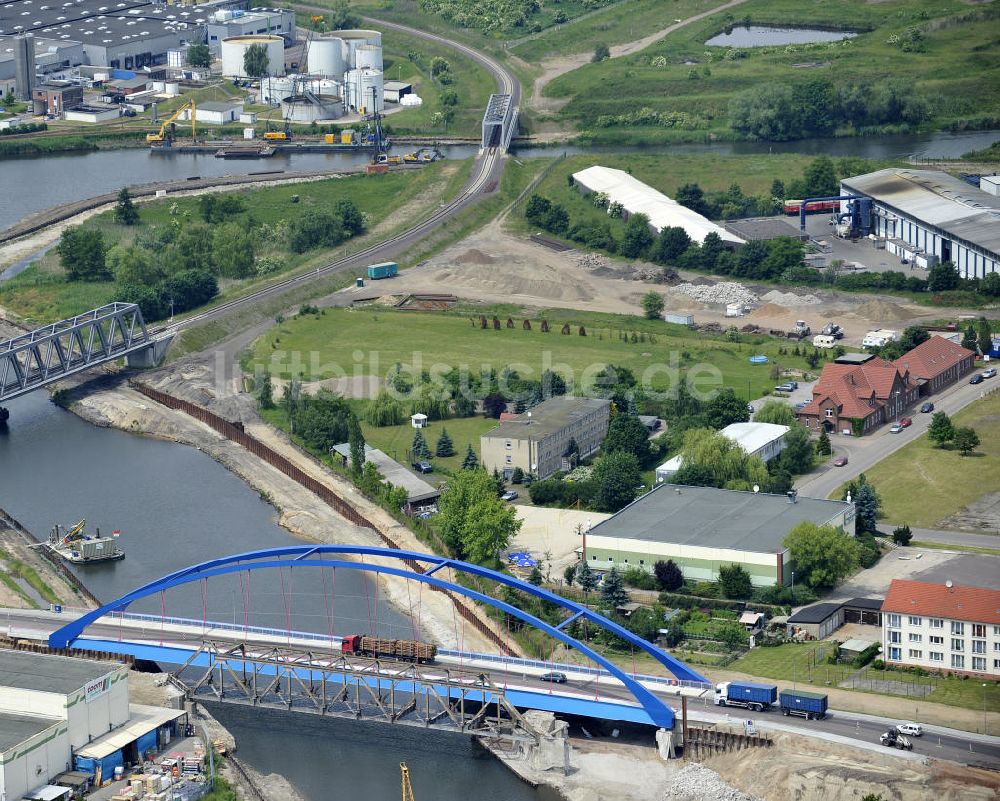 Luftaufnahme Genthin - Brückenknoten Elbe-Havel-Kanal Genthin