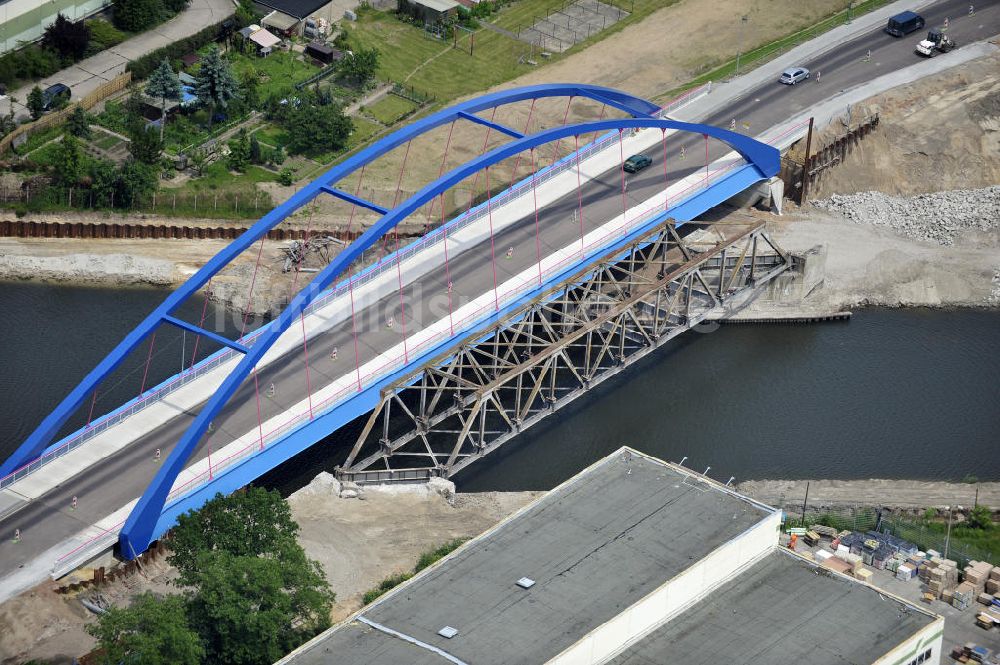 Luftaufnahme Genthin - Brückenknoten Elbe-Havel-Kanal Genthin