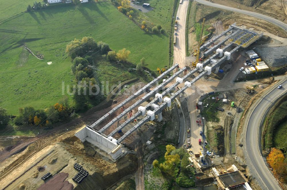 Luftaufnahme Großenlupnitz - Brückenmontage an der B84 bei Großenlupnitz im Rahmen der BAB A 4 - Umfahrung Hörselberge in Thüringen bei Eisenach