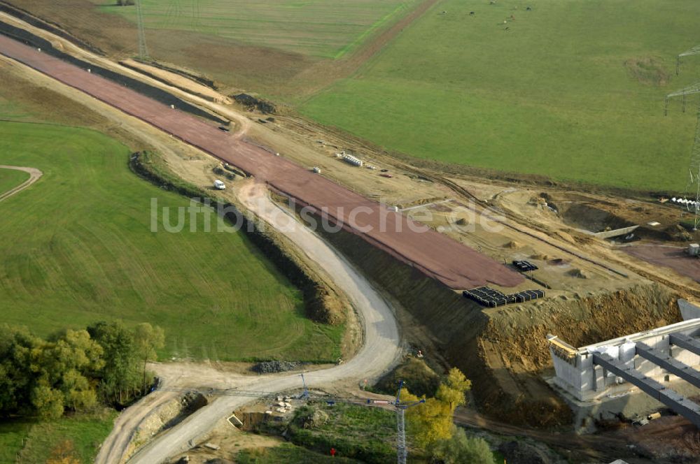 Großenlupnitz von oben - Brückenmontage an der B84 bei Großenlupnitz im Rahmen der BAB A 4 - Umfahrung Hörselberge in Thüringen bei Eisenach