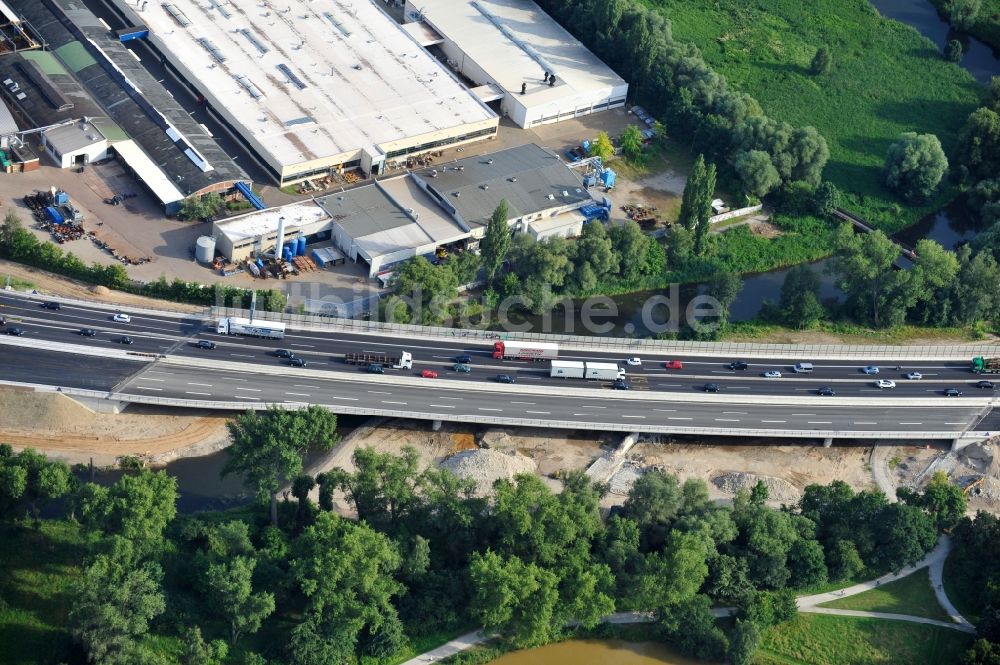 Luftaufnahme Braunschweig - Brückenneubau in Querschubbauweise beim Um- und Ausbau des Autobahndreieck Braunschweig-Südwest