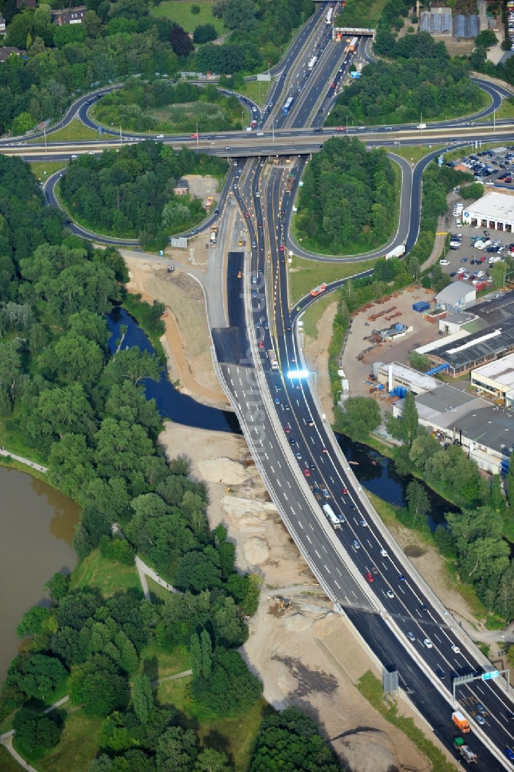 Luftbild Braunschweig - Brückenneubau in Querschubbauweise beim Um- und Ausbau des Autobahndreieck Braunschweig-Südwest