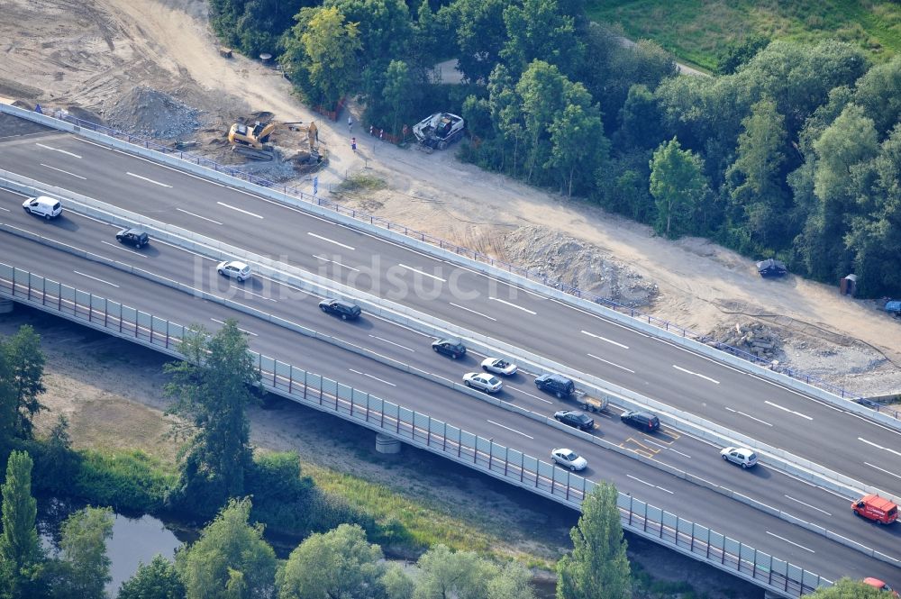 Braunschweig aus der Vogelperspektive: Brückenneubau in Querschubbauweise beim Um- und Ausbau des Autobahndreieck Braunschweig-Südwest