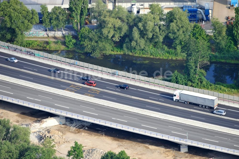 Braunschweig aus der Vogelperspektive: Brückenneubau in Querschubbauweise beim Um- und Ausbau des Autobahndreieck Braunschweig-Südwest