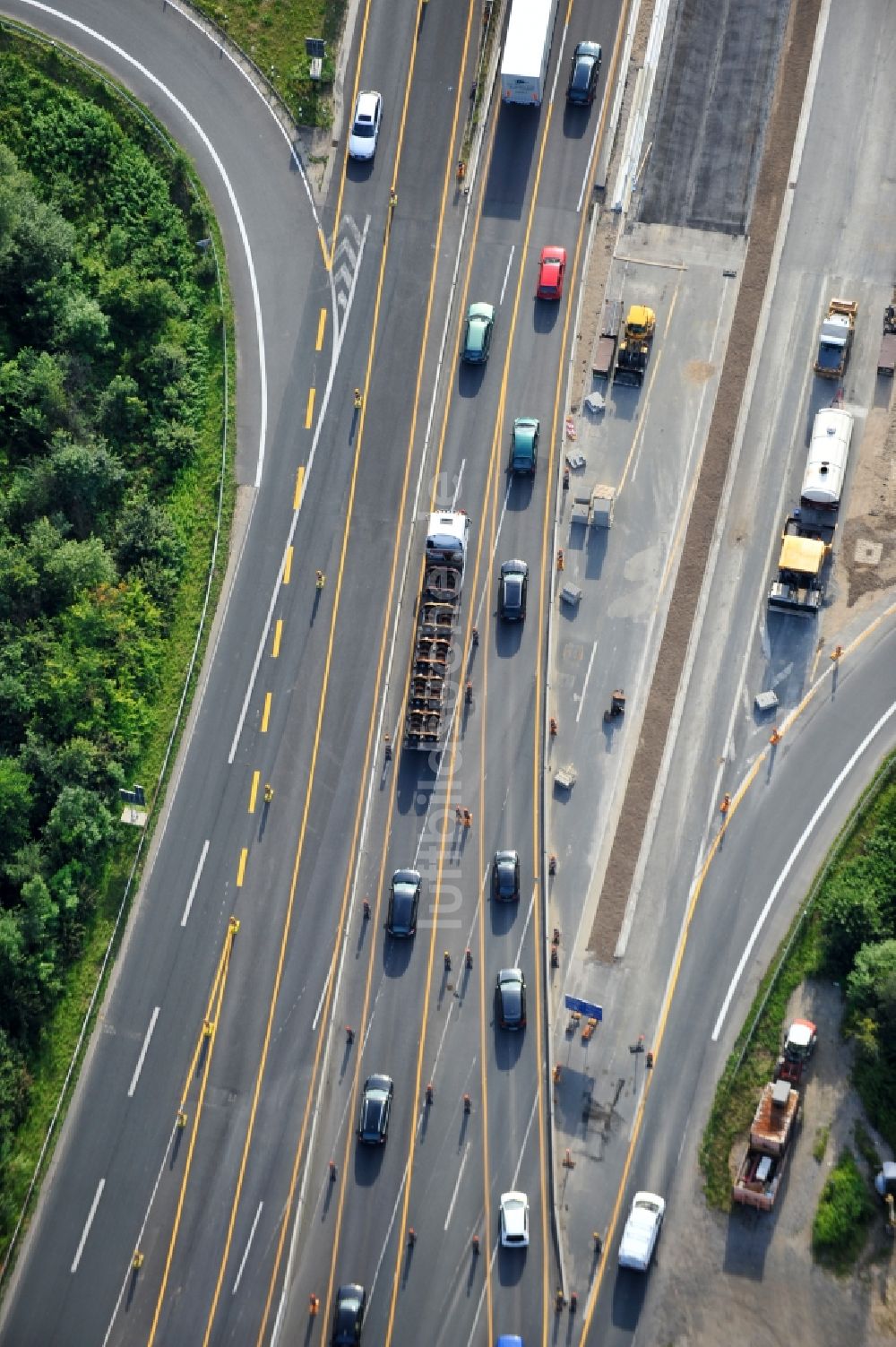 Braunschweig aus der Vogelperspektive: Brückenneubau in Querschubbauweise beim Um- und Ausbau des Autobahndreieck Braunschweig-Südwest