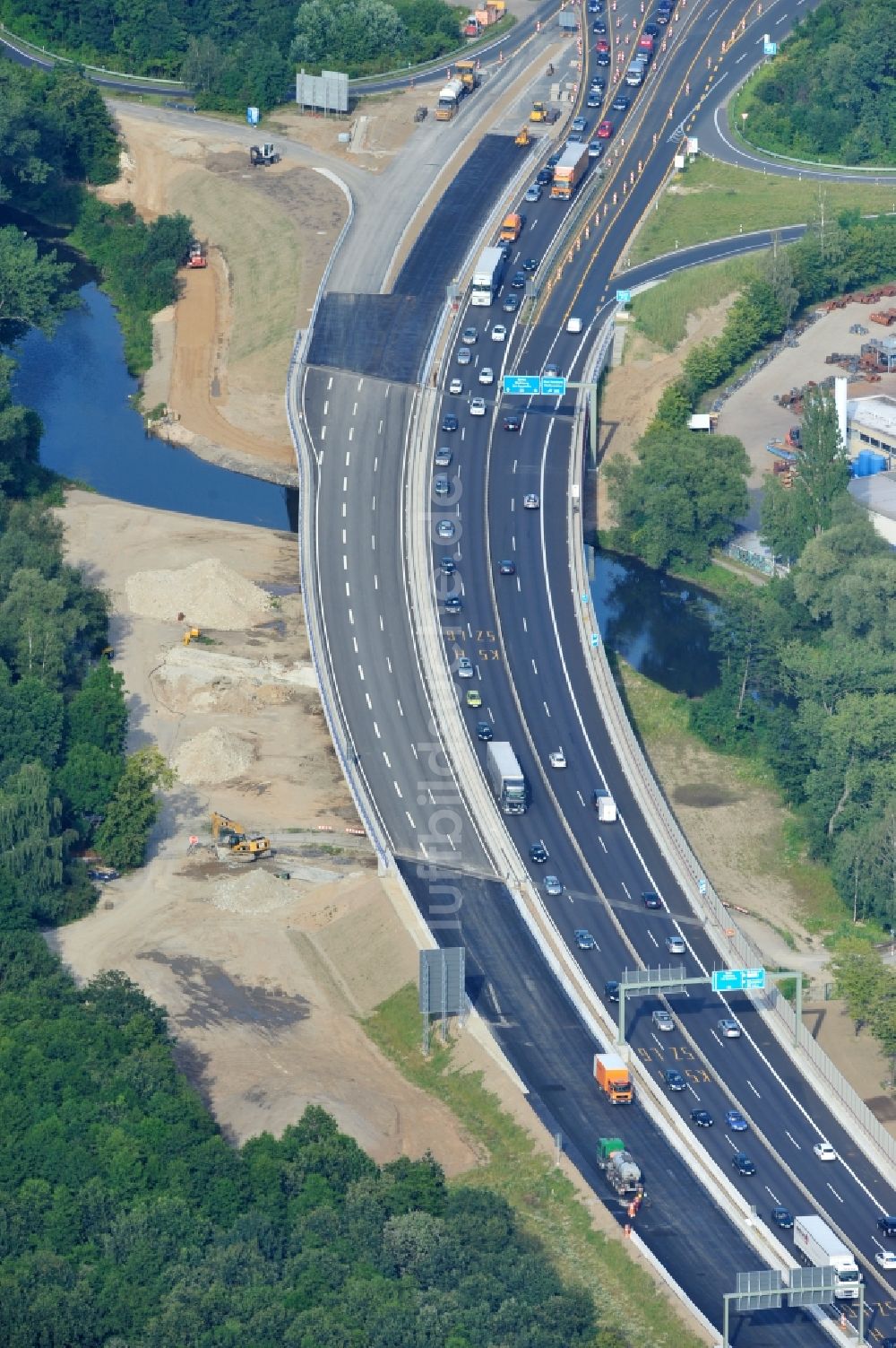 Luftaufnahme Braunschweig - Brückenneubau in Querschubbauweise beim Um- und Ausbau des Autobahndreieck Braunschweig-Südwest