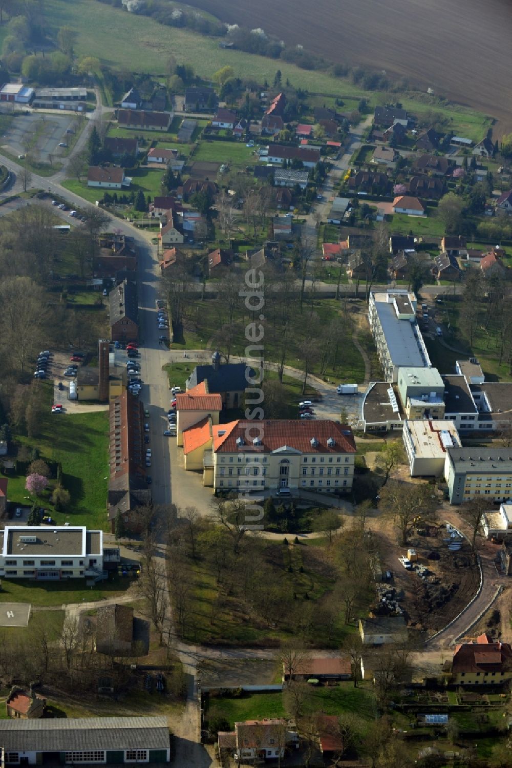 Luftaufnahme Oschersleben (Bode) OT Neindorf - Bördekrankenhaus im Ortsteil Neindorf in Oschersleben ( Börde ) im Bundesland Sachsen-Anhalt