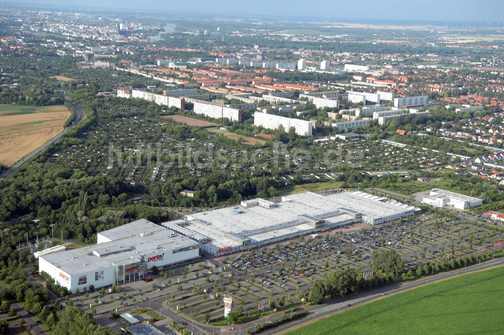 Magdeburg von oben - Bördepark und das Möbelhaus Porta in Magdeburg-Reform