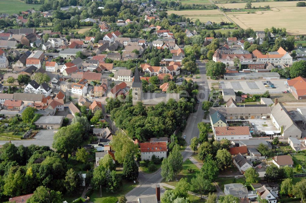 Luftbild Altenweddingen - Breite Straße mit evangelischer Kirche St. Martin in Altenwedding