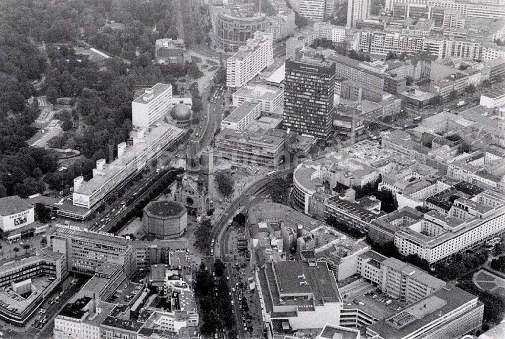 Luftaufnahme Berlin - Charlottenburg - Breitscheidplatz.