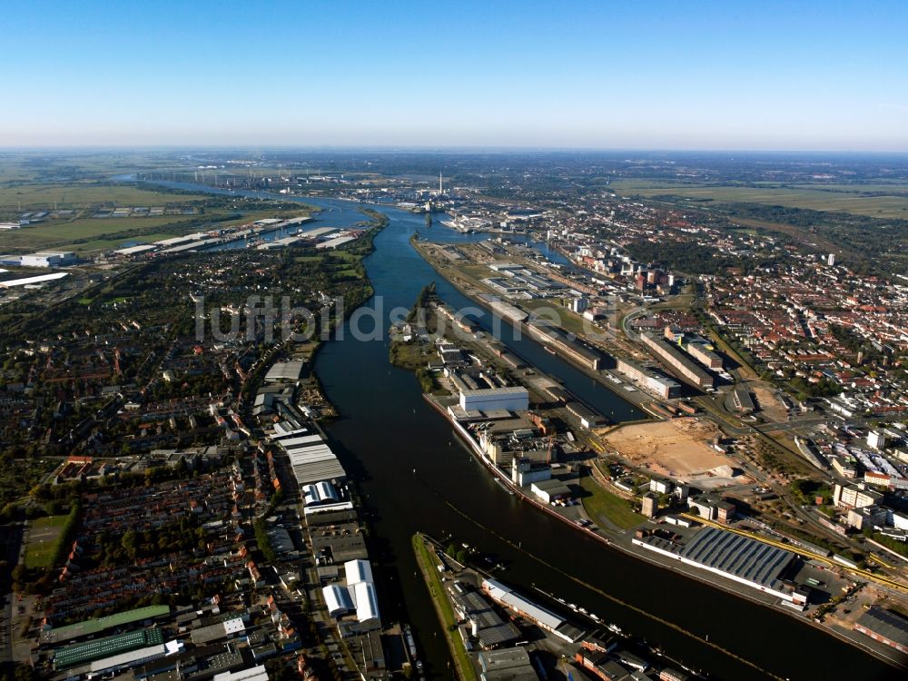 Bremen aus der Vogelperspektive: Bremer Hafen an der Weser in der Hansestadt Bremen im Bundesland Bremen