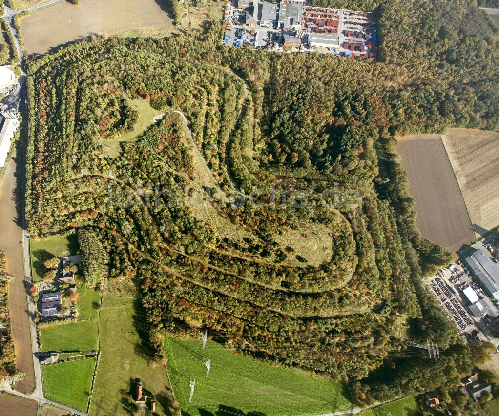 Luftaufnahme Marl - Brillenform bewaldete Abraumhalde bei Marl im Bundesland Nordrhein-Westfalen