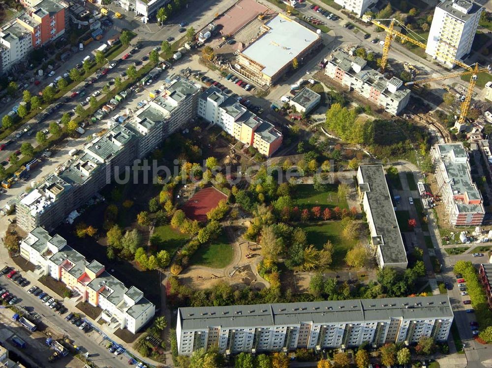 Berlin - Marzahn von oben - brißbaustellen in der Wohnsiedlung Havemannstraße - Rosenbecker Straße / Eichhorster Straße