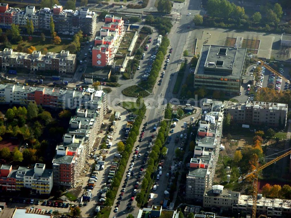 Luftaufnahme Berlin - Marzahn - brißbaustellen in der Wohnsiedlung Havemannstraße - Rosenbecker Straße / Eichhorster Straße