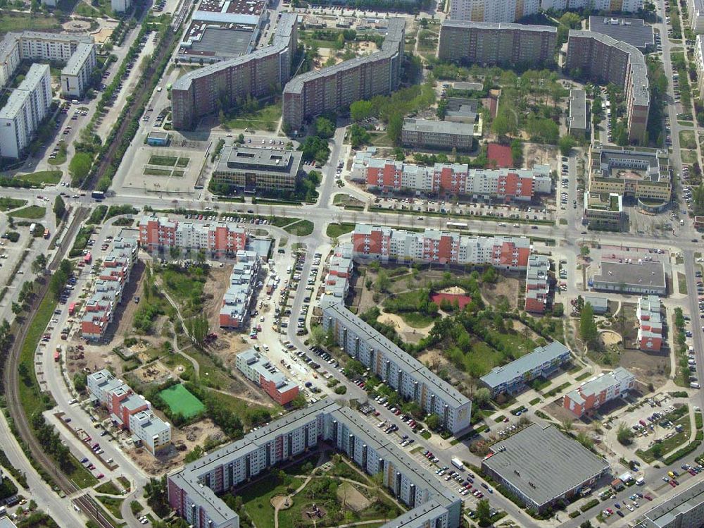 Luftaufnahme Berlin - Marzahn - brißbaustellen in der Wohnsiedlung Havemannstraße - Rosenbecker Straße / Eichhorster Straße