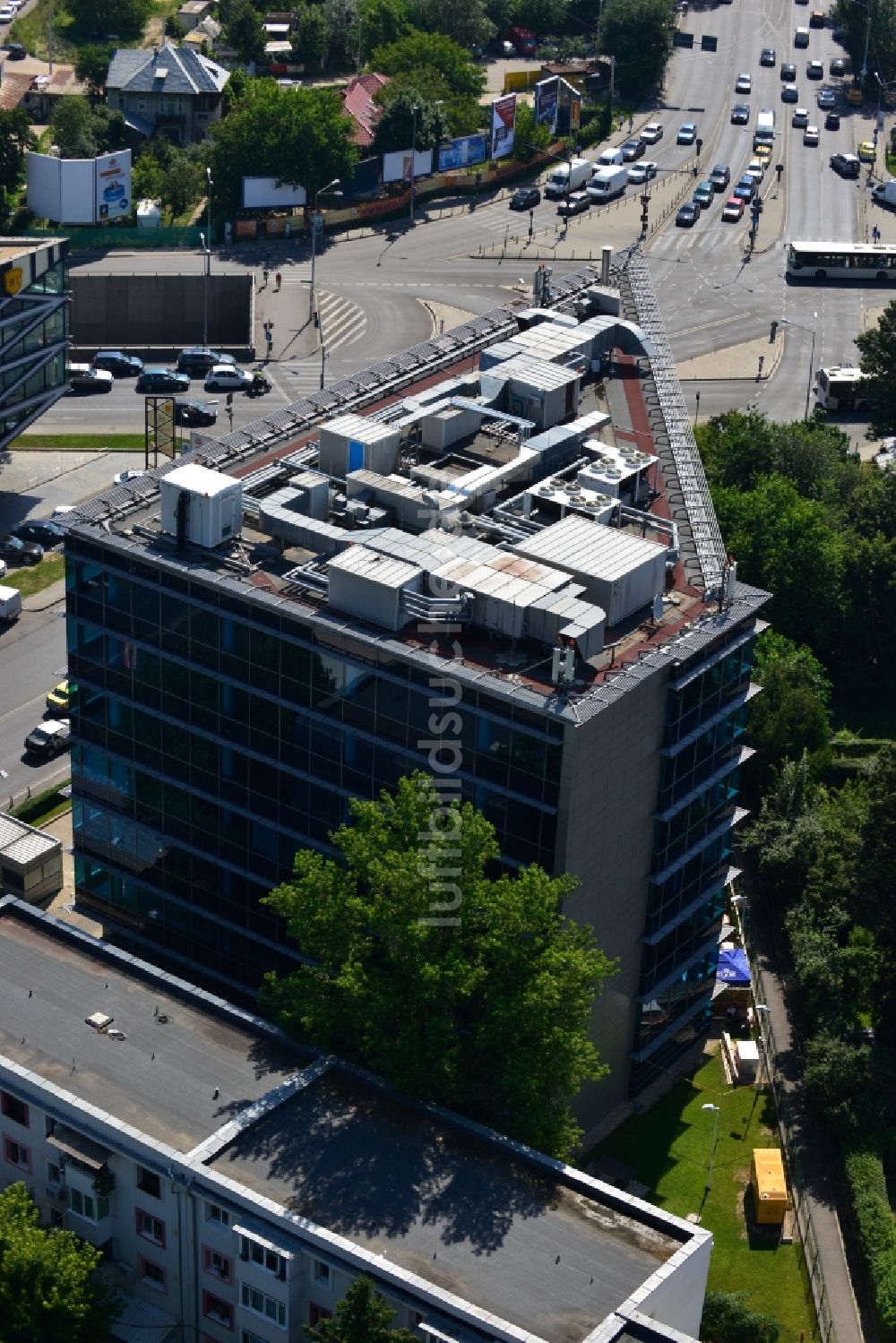 Luftaufnahme Bukarest - Büro- und Geschäfthaus- Gebäudekomplex Banesa Airport Tower in Bukarest in Rumänien