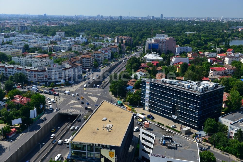 Bukarest von oben - Büro- und Geschäfthaus- Gebäudekomplex Banesa Airport Tower in Bukarest in Rumänien