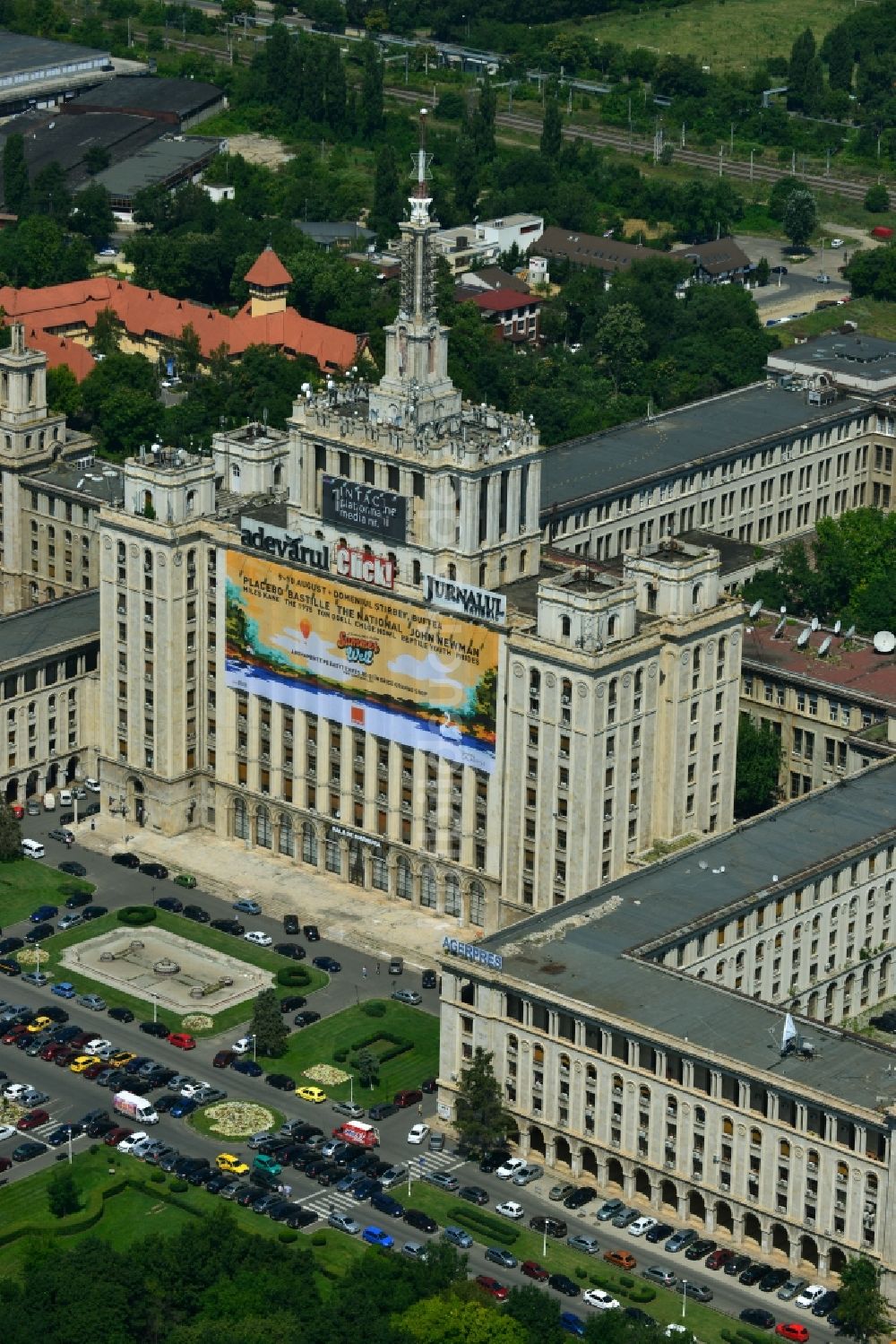 Bukarest aus der Vogelperspektive: Büro- und Geschäfthaus- Gebäudekomplex House of Free Press in Bukarest in Rumänien