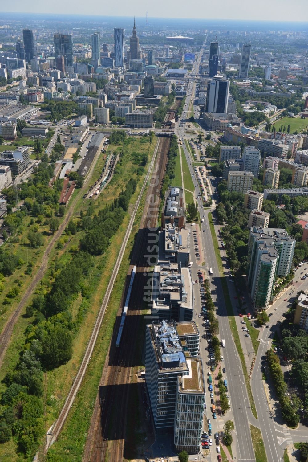 Luftbild Warschau Ochota - Büro- und Geschäfthaus- Gebäudekomplex Nimbus , Equator und Brama Zachodnia im Stadtteil Ochota in Warschau in Polen