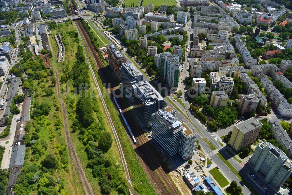 Warschau Ochota von oben - Büro- und Geschäfthaus- Gebäudekomplex Nimbus , Equator und Brama Zachodnia im Stadtteil Ochota in Warschau in Polen