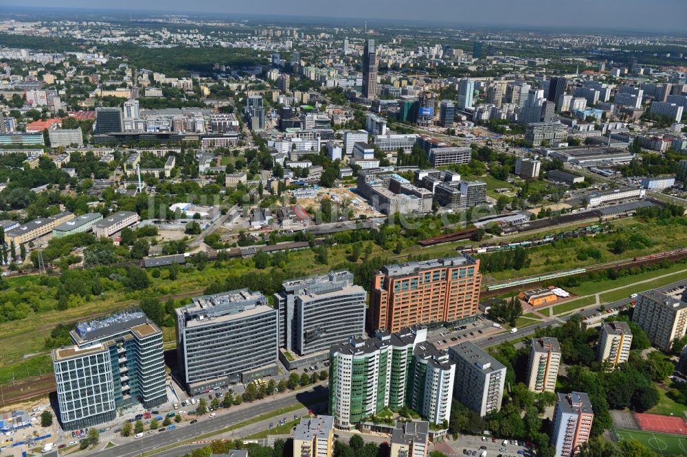 Luftbild Warschau Ochota - Büro- und Geschäfthaus- Gebäudekomplex Nimbus , Equator und Brama Zachodnia im Stadtteil Ochota in Warschau in Polen