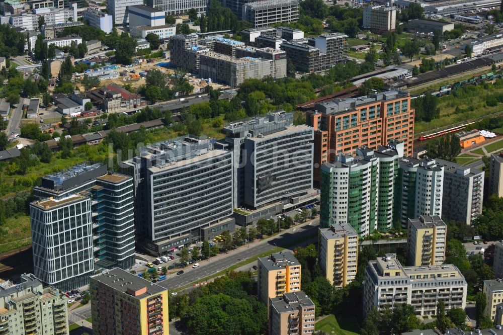 Luftaufnahme Warschau Ochota - Büro- und Geschäfthaus- Gebäudekomplex Nimbus , Equator und Brama Zachodnia im Stadtteil Ochota in Warschau in Polen