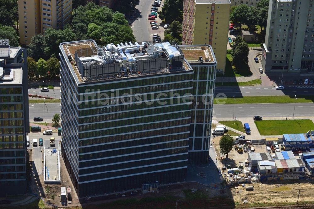 Luftaufnahme Warschau Ochota - Büro- und Geschäfthaus- Gebäudekomplex Nimbus , Equator und Brama Zachodnia im Stadtteil Ochota in Warschau in Polen