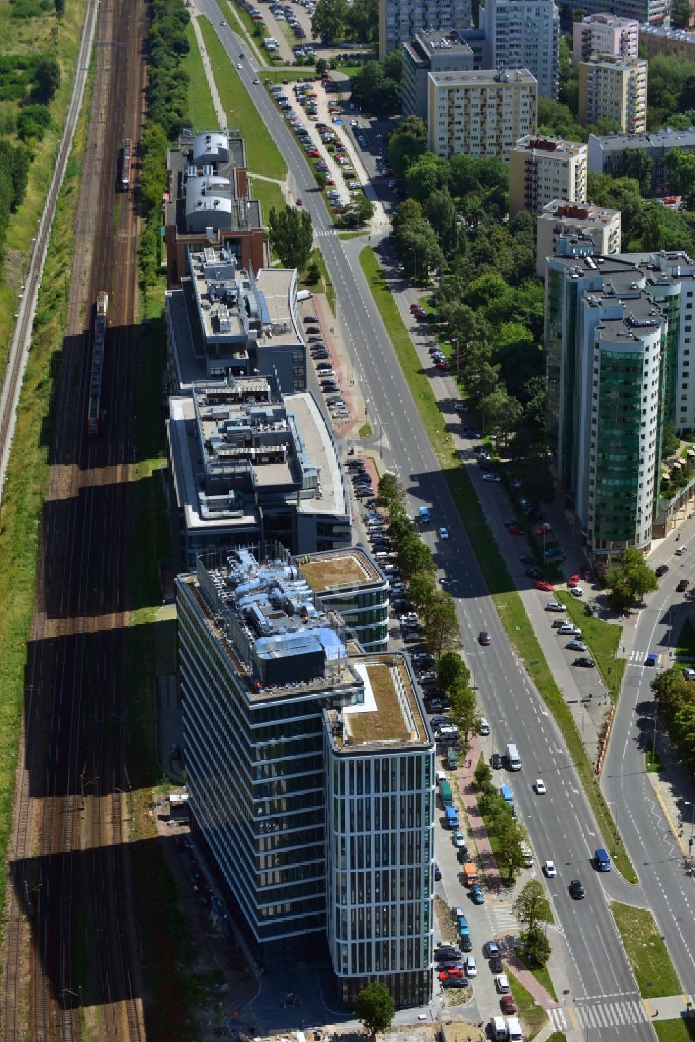 Luftaufnahme Warschau Ochota - Büro- und Geschäfthaus- Gebäudekomplex Nimbus , Equator und Brama Zachodnia im Stadtteil Ochota in Warschau in Polen