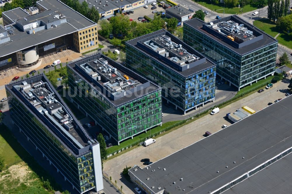 Warschau Mokotow von oben - Büro- und Geschäfthaus- Gebäudekomplex Park Postepu im Stadtteil Mokotow in Warschau in Polen