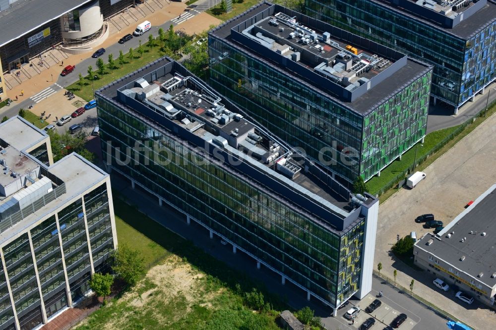 Warschau Mokotow aus der Vogelperspektive: Büro- und Geschäfthaus- Gebäudekomplex Park Postepu im Stadtteil Mokotow in Warschau in Polen