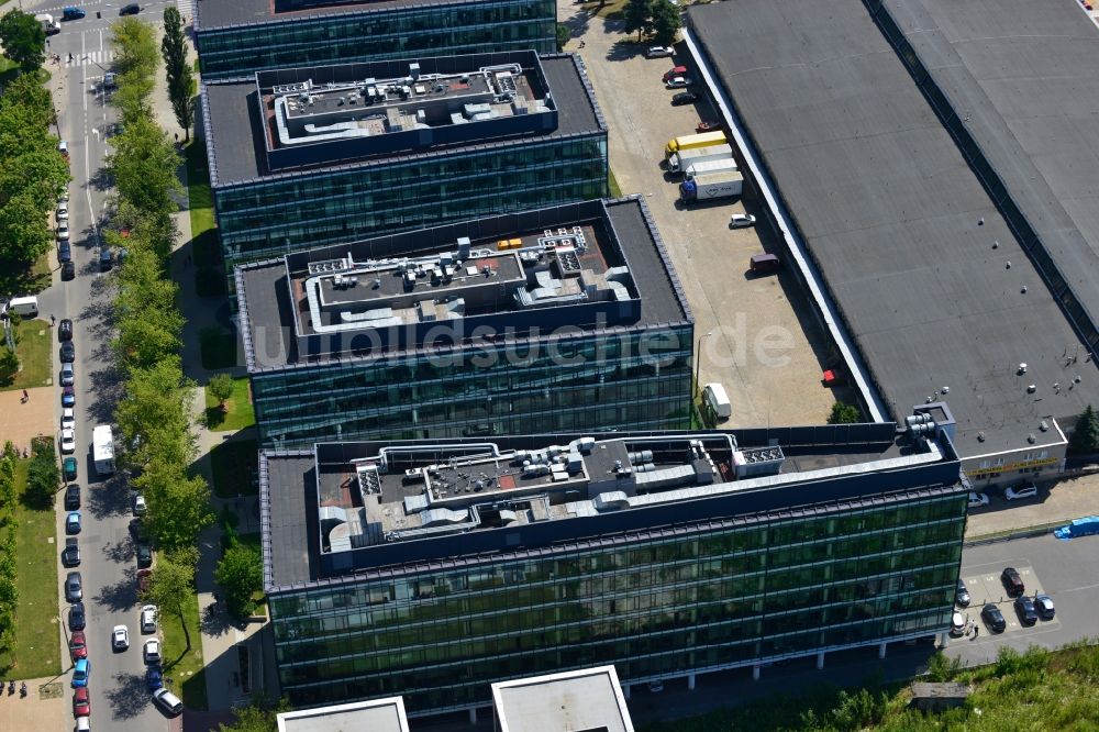 Warschau Mokotow von oben - Büro- und Geschäfthaus- Gebäudekomplex Park Postepu im Stadtteil Mokotow in Warschau in Polen