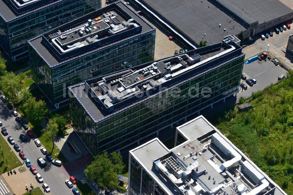 Luftbild Warschau Mokotow - Büro- und Geschäfthaus- Gebäudekomplex Park Postepu im Stadtteil Mokotow in Warschau in Polen